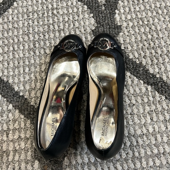 Michael Kors leather heel work shoes size 9 - Picture 7 of 7